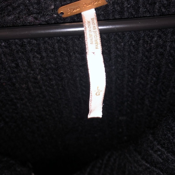 Free People Women’s Black Short Sleeve V Neck Sweater Size L Great Condition - Picture 4 of 6